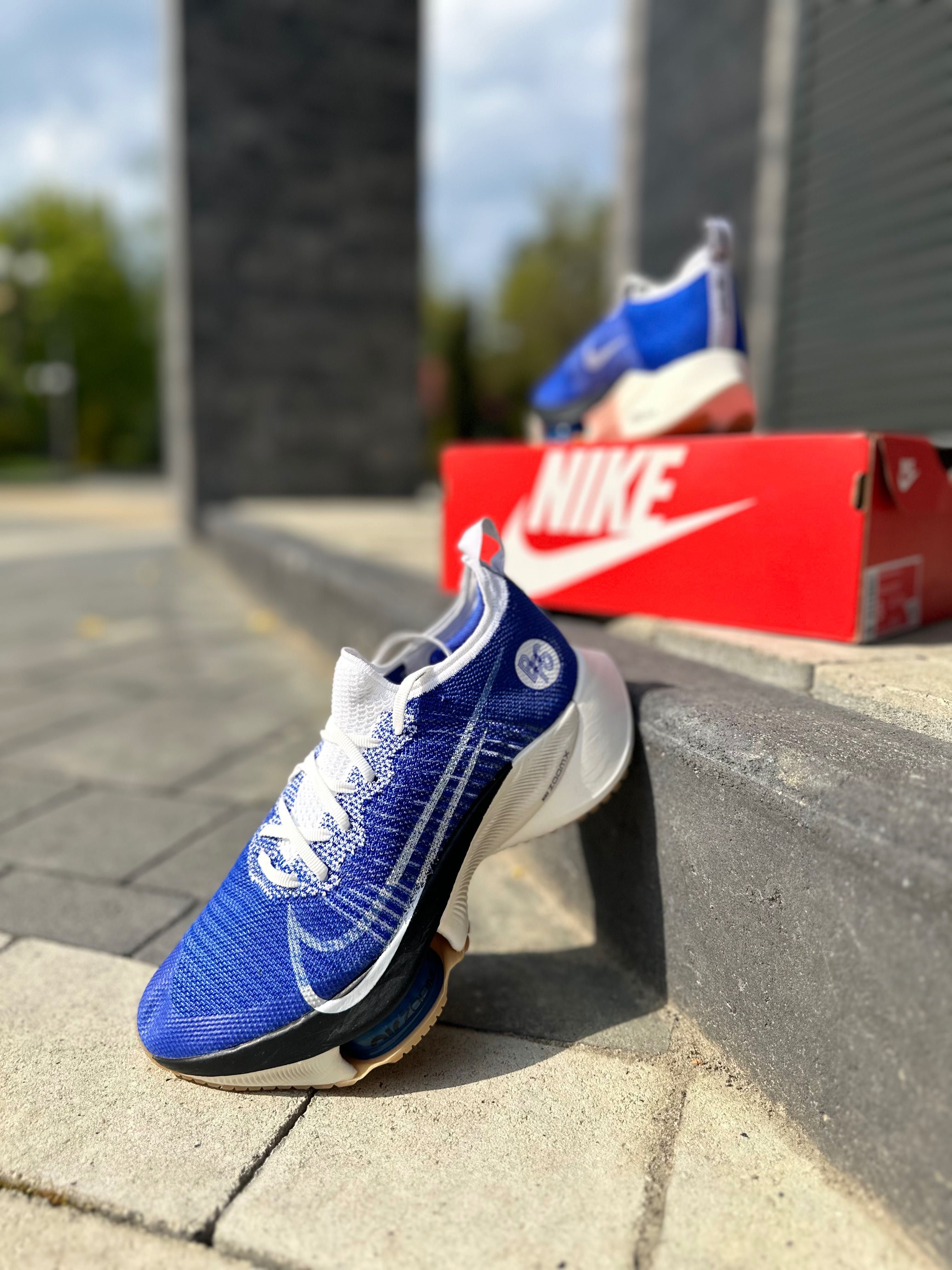 Жіночі оригінальні бігові кросівки Nike Air Zoom Tempo DV2147 400