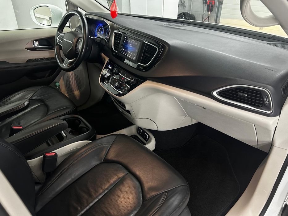 Wypożyczalnia wynajem samochodów bus- 8/9 osobowe, VIP