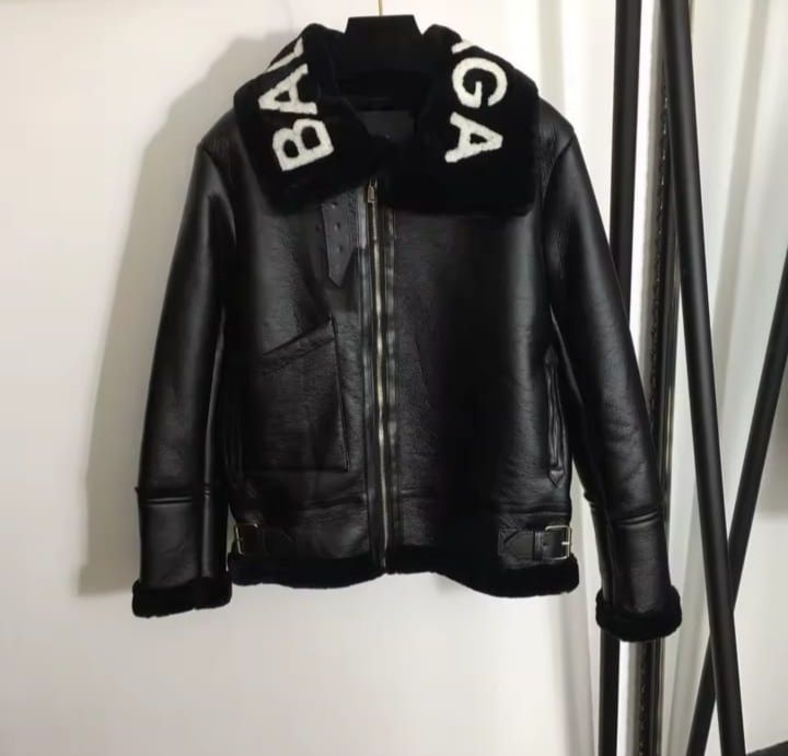 Piekna kurtka balenciaga