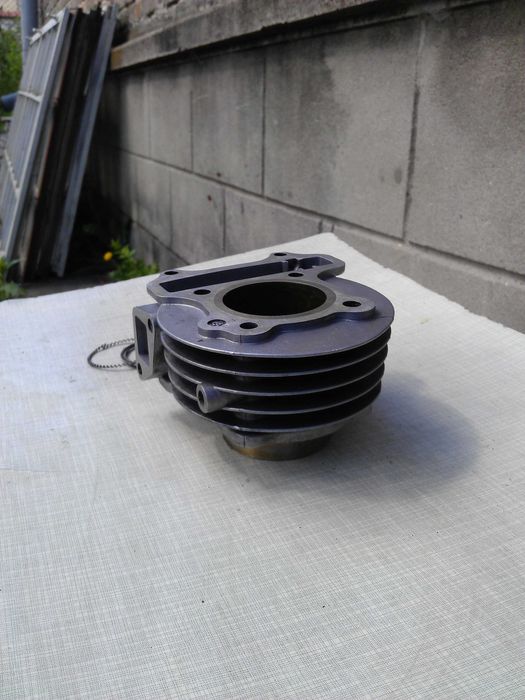 Циліндр на Китайський скутер 80 кубів.