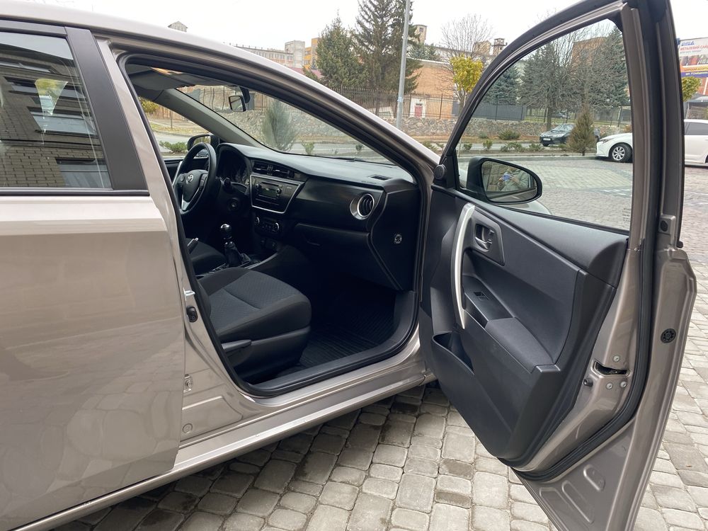 Продам авто Toyota Ayris 2013 року