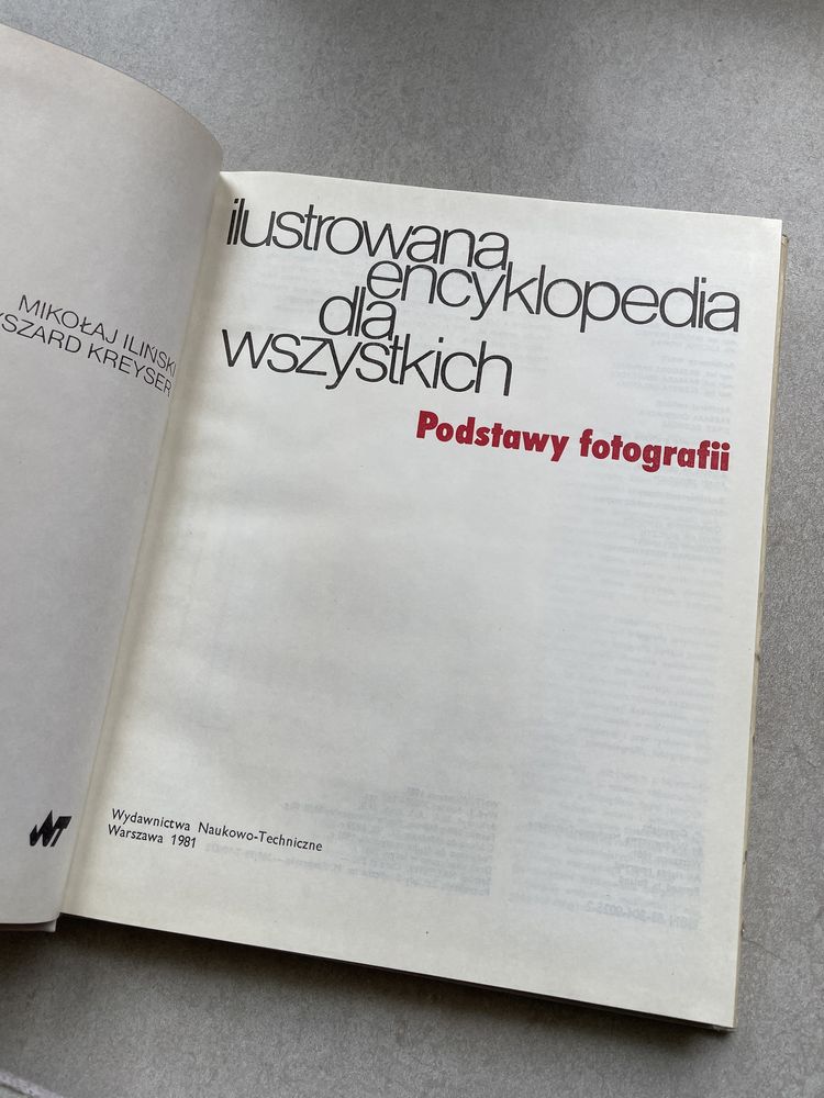 „Ilustrowana encyklopedia dla wszytslich. Podstawy fotografii”