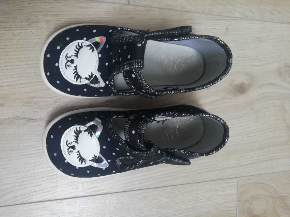 Pantofelki dla dziewczynki rozm. 24