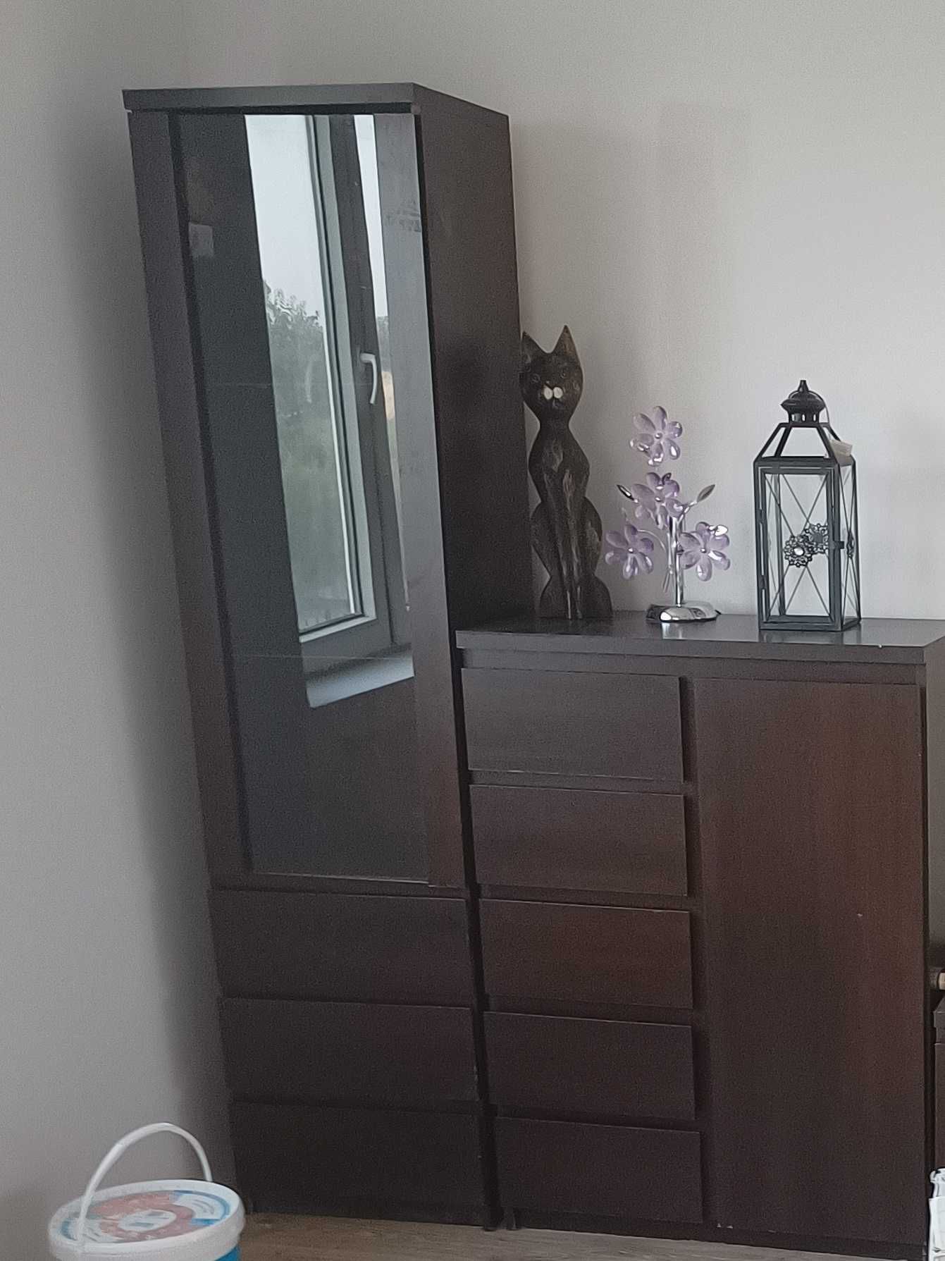 2 fotele, komoda i witrynka