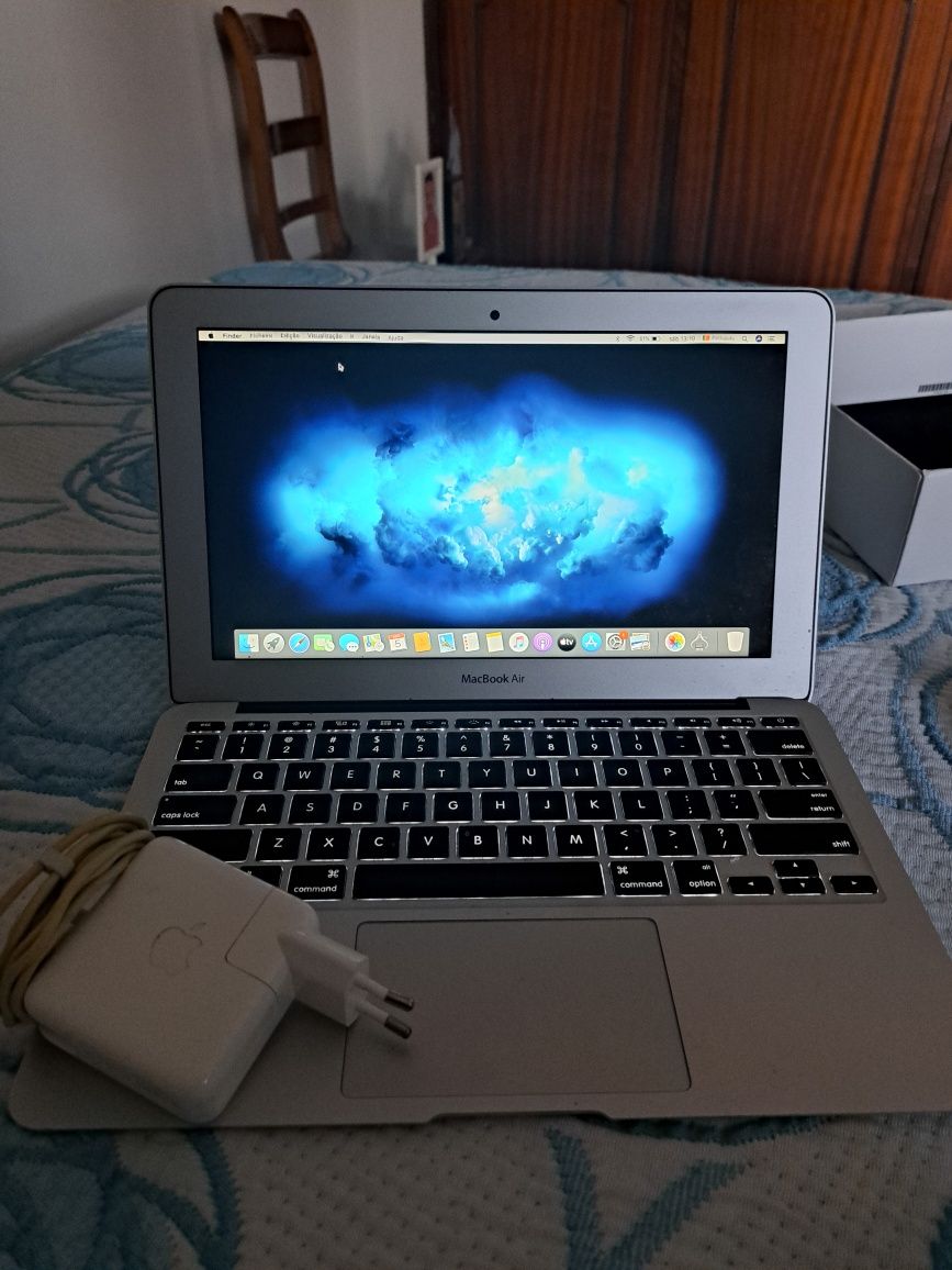 Macbook Air praticamente novo