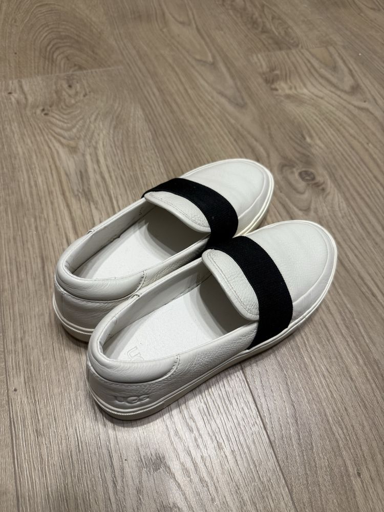 Мокасіни UGG, сліпони