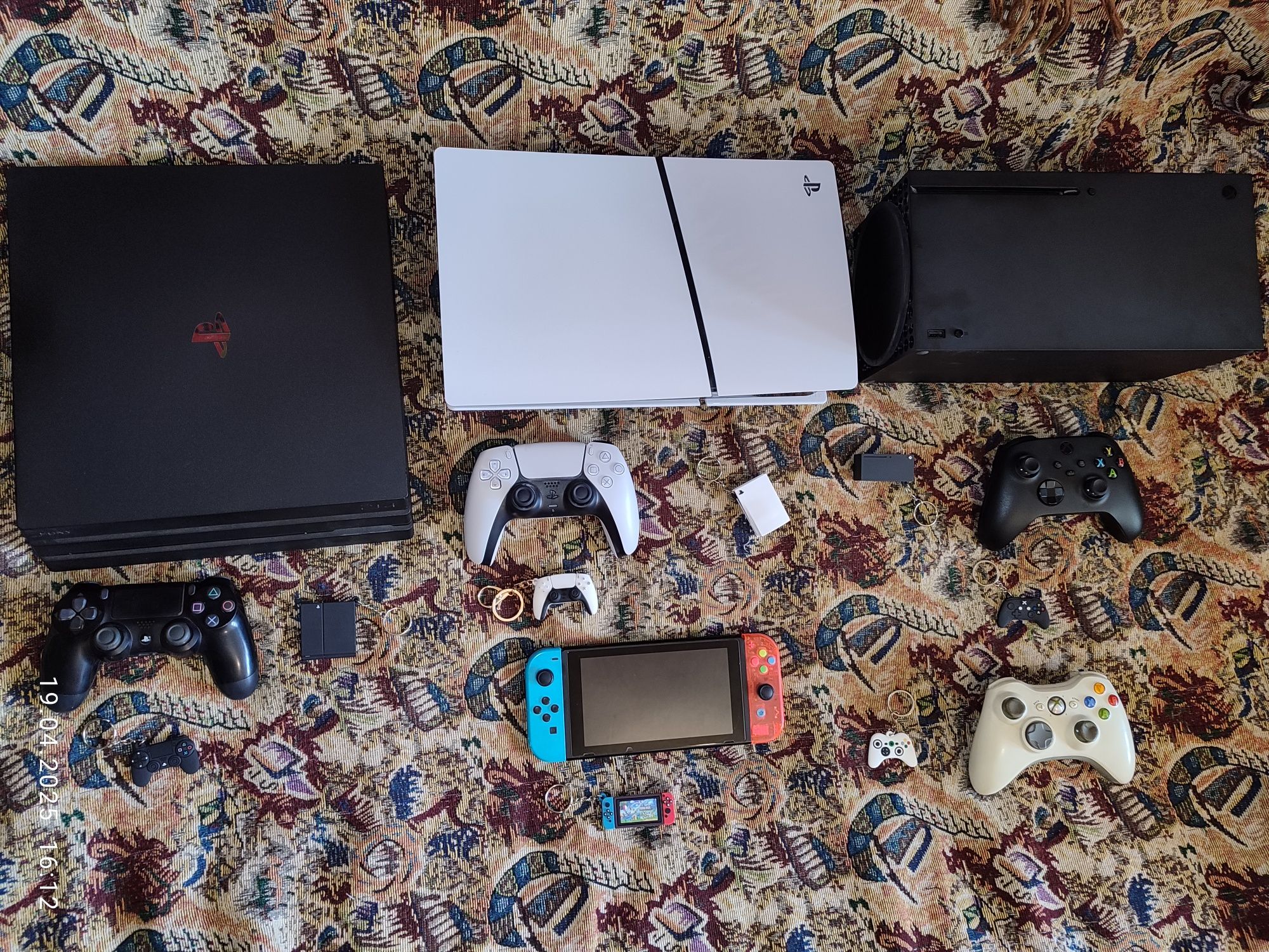Брелки в виде игровых консолей и джойстиков Playstation Nintendo Xbox