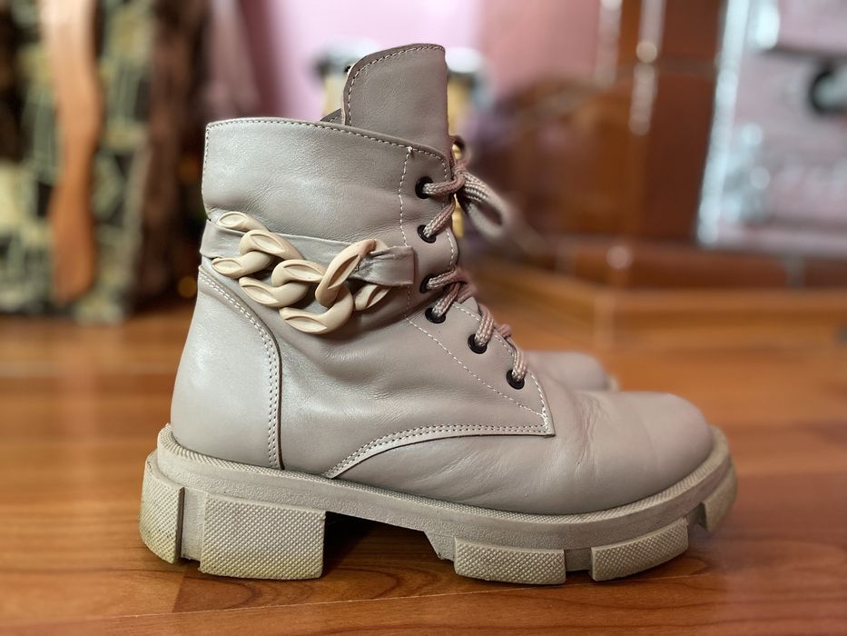 Чобітки 39 розміру