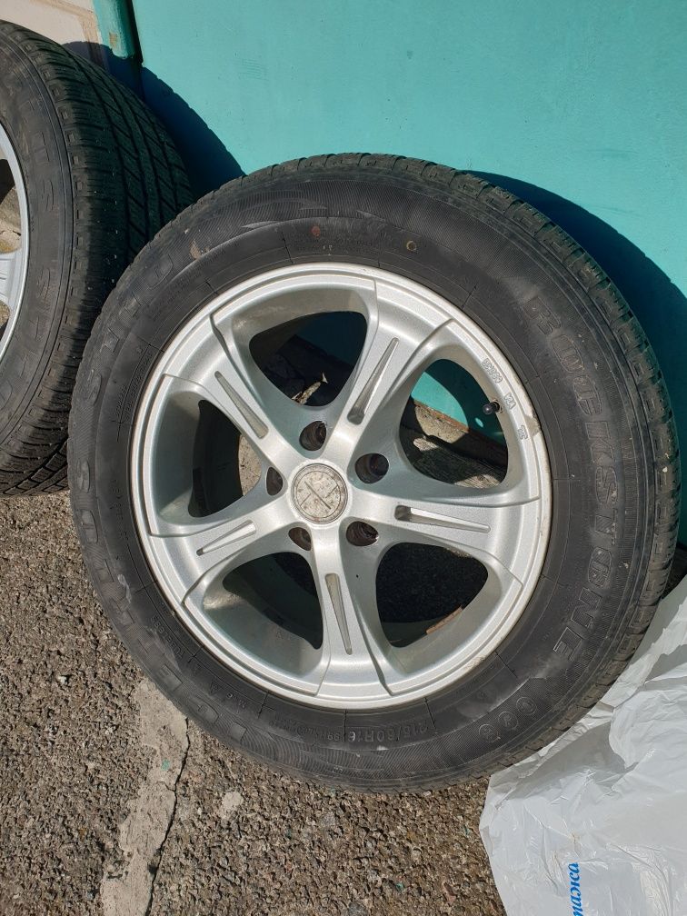 Диски 5х114.3 с резиной 215/60/R16 toyota, lexus.