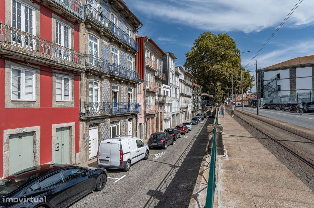 Apartamento T0 Mezzanine para arrendamento, Miragaia, Porto