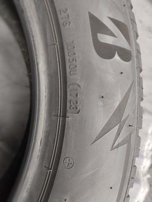 Продам шини 235/55R19