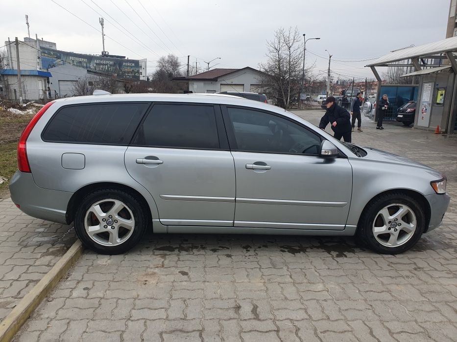 Автомобіль вольво