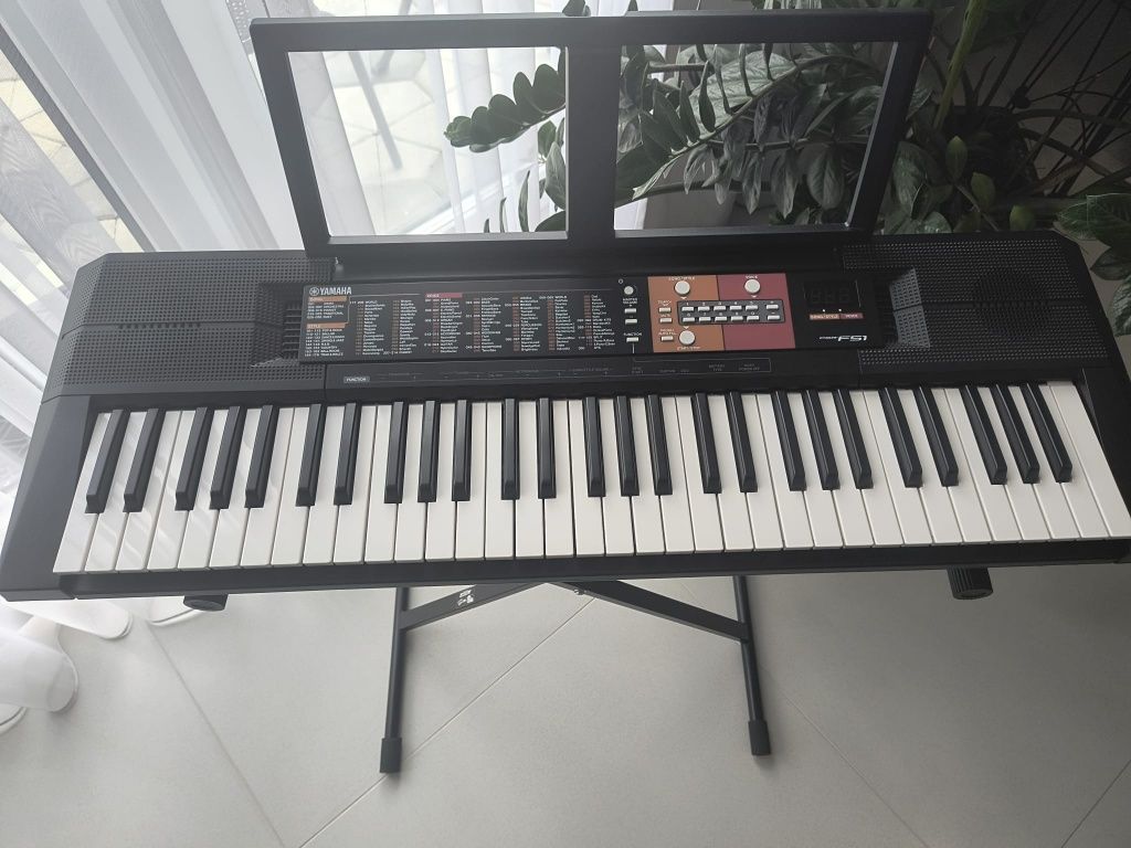 Yamaha PSR F51 keyboard