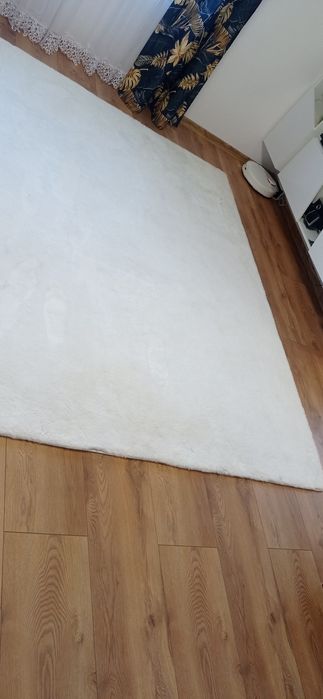 Sprzedam dywan biały