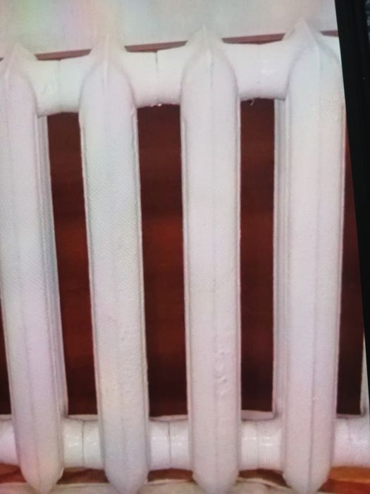 Чавунна батарея  5 секцій та 8 секцій.