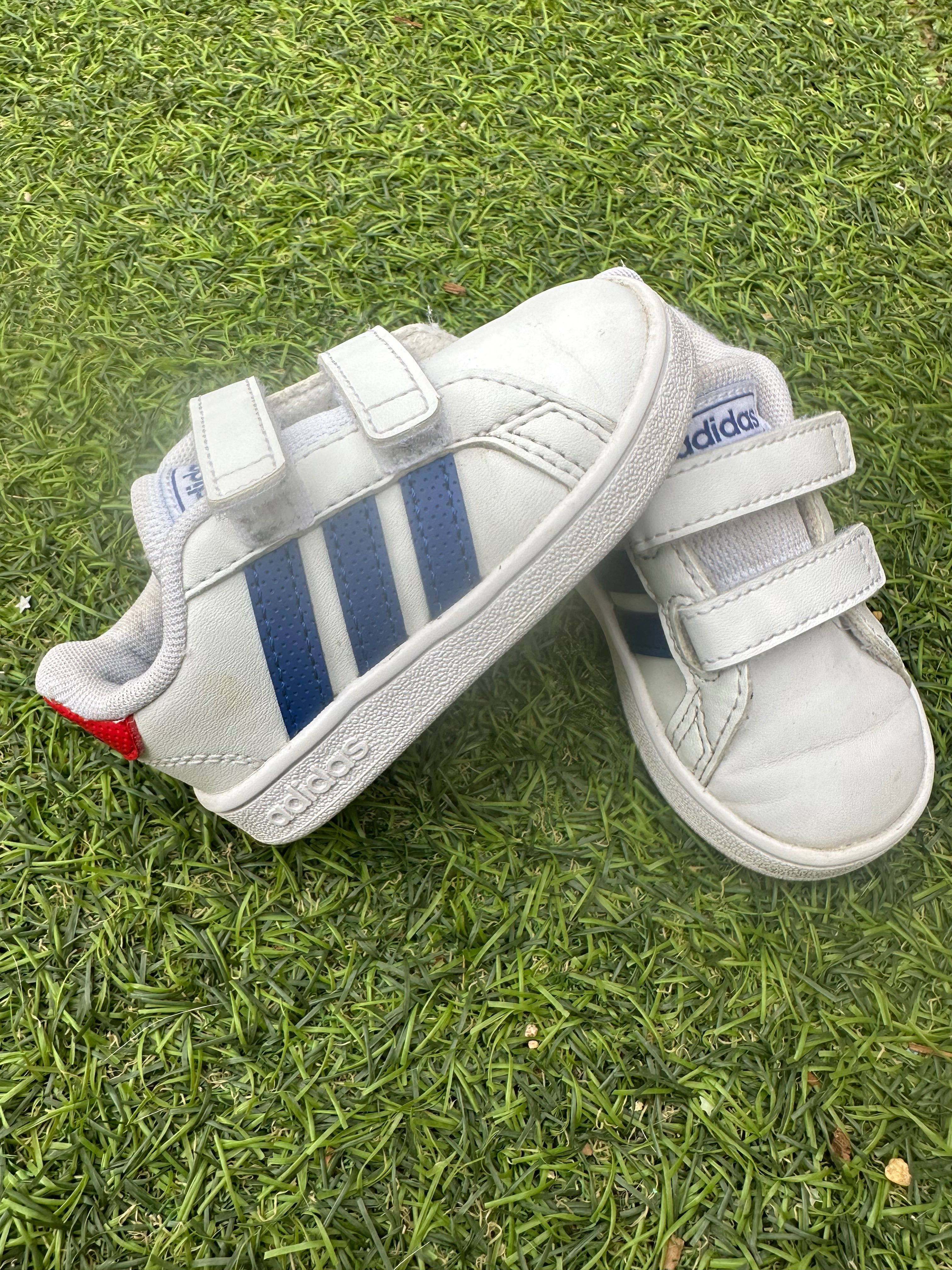 Sapatilhas Adidas - primeiros passos/ Unisexo