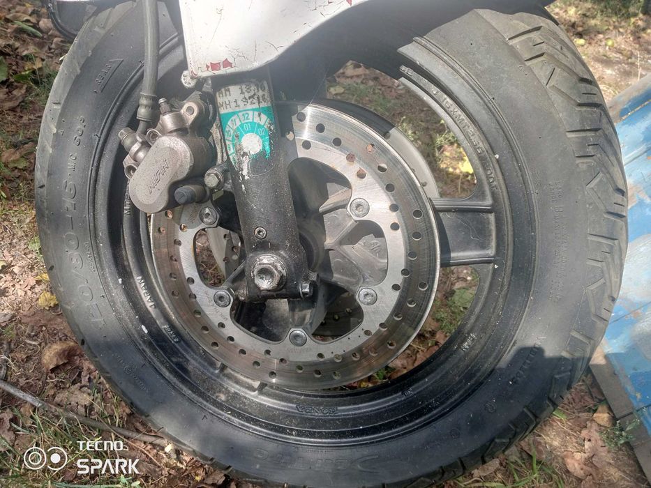 Мотоцикл Хонда колеса.