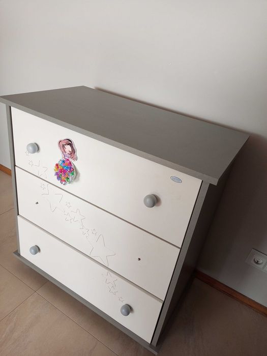 Komoda dziecięca : wys 85 cm/ szer 80cm/ głęb 46 cm. Stan dobry