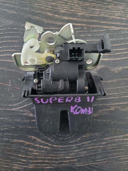 Skoda Superb II Kombi Zamek Klapy Bagażnika 3T9827520