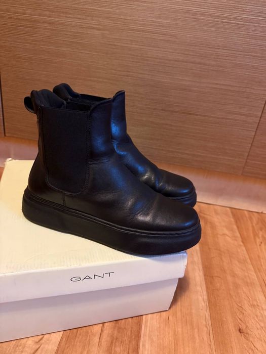 Жіночі шкіряні челсі