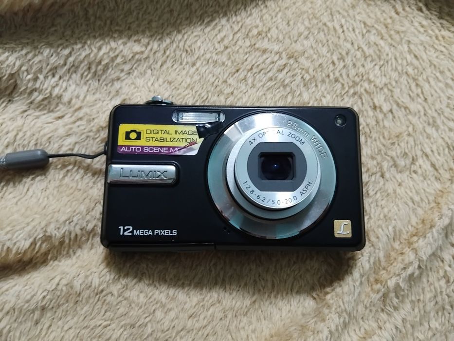 Фотоапарат Lumix 12 mega poxels