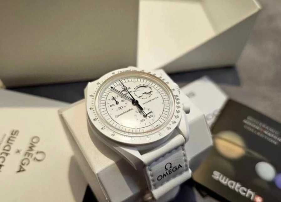 Swatch x Omega Bioceramic Moonswatch Mission To Moonphase Snoopy