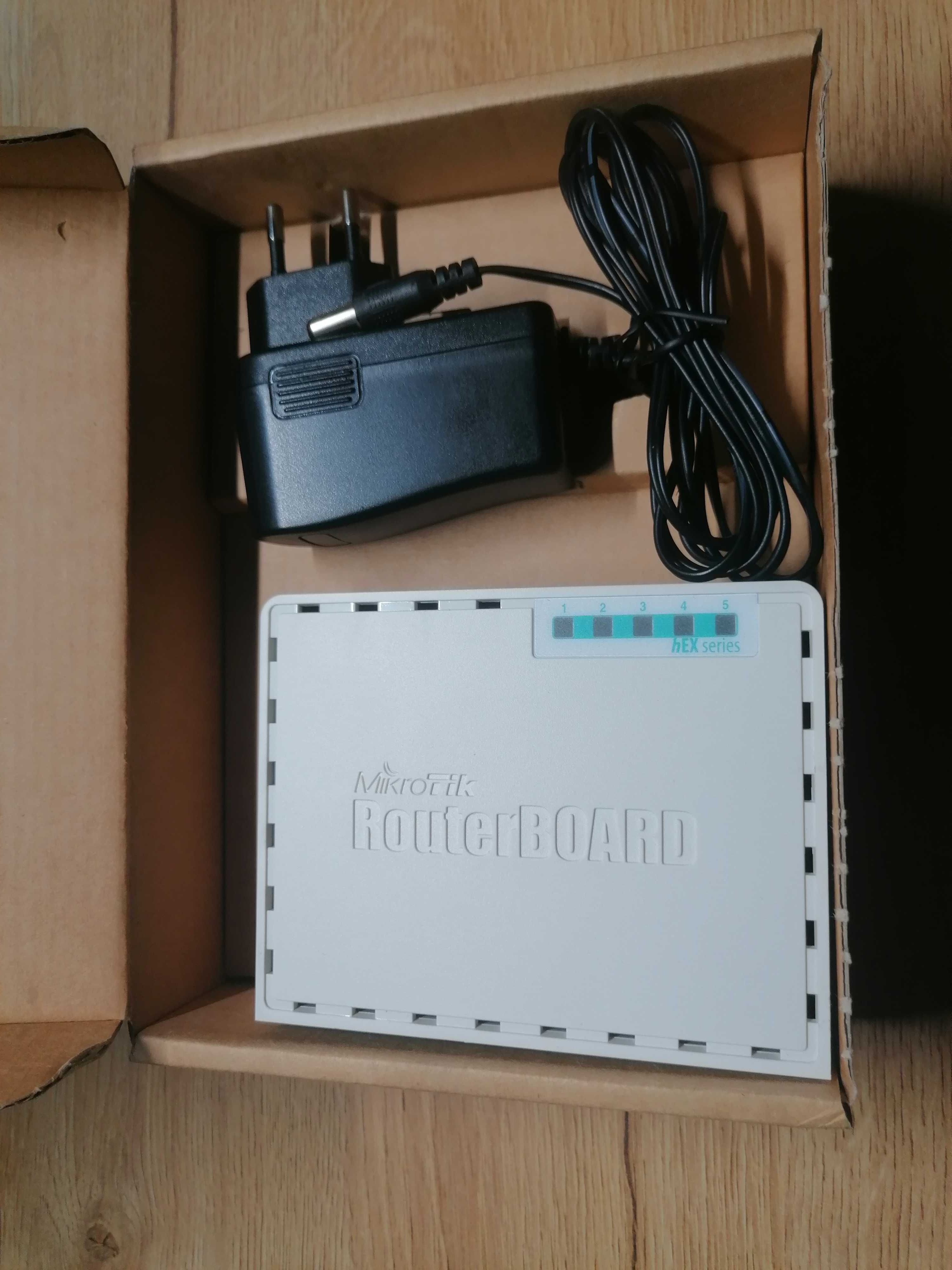 Router Mikrotik RB750