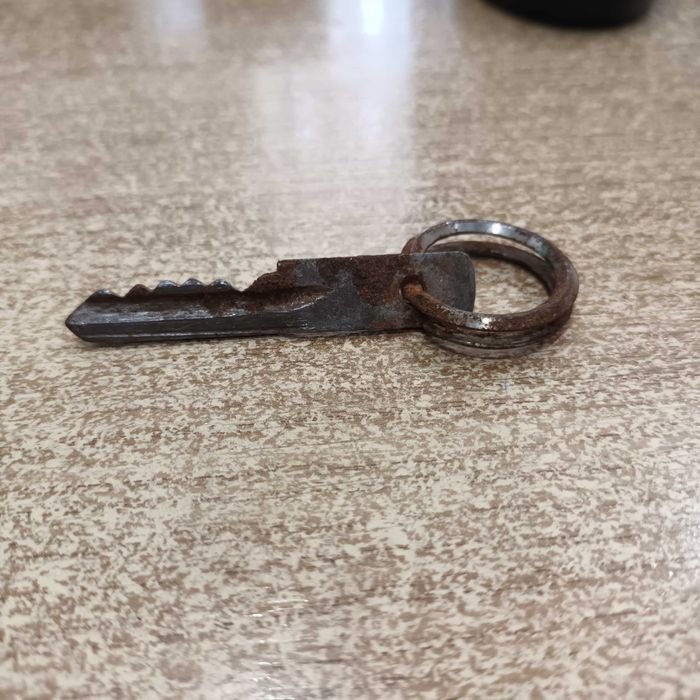 Ключи разные от дверей замков