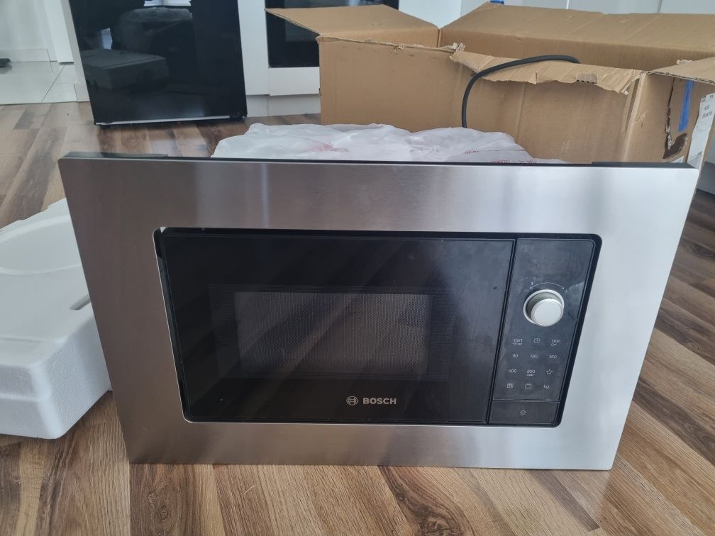 Mikrofala Bosch BEL623MS3