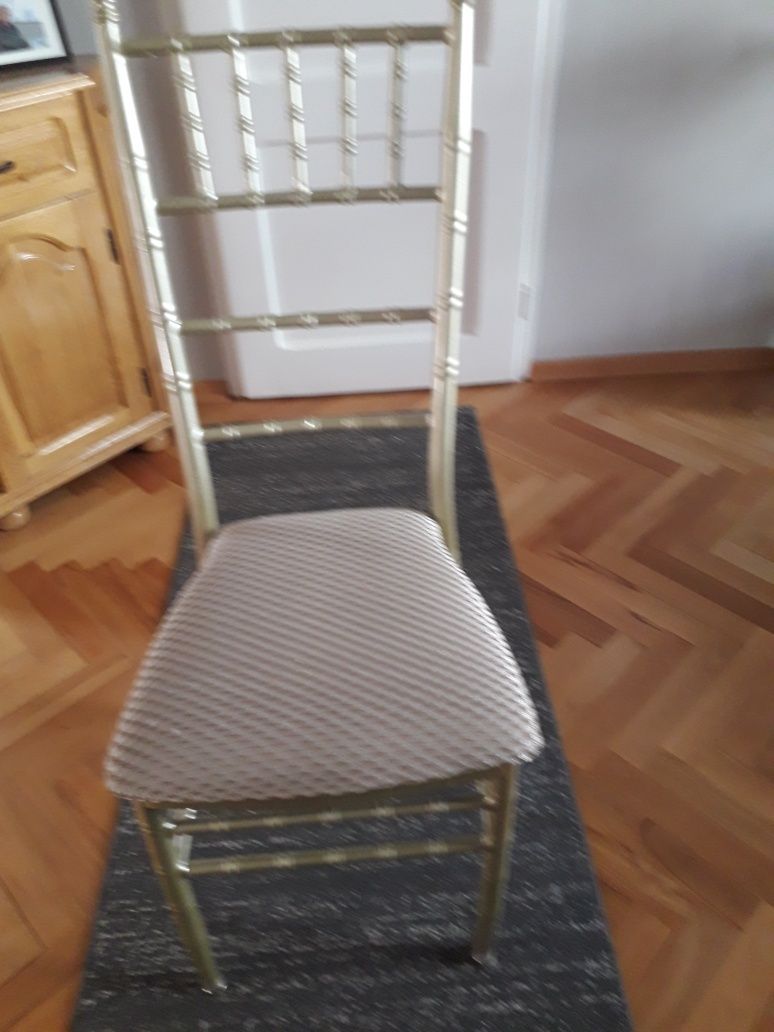 Kwadratowe pokrowce białe