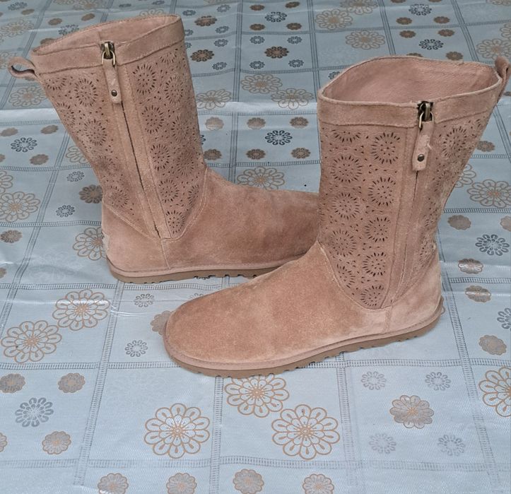 Жіночі демісезонні чоботи UGG