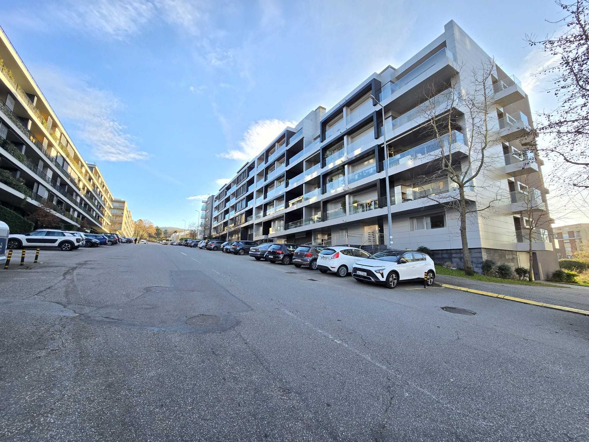 Arrendamento de garagem 
Nogueira - Fraião - Lamaçães
Braga