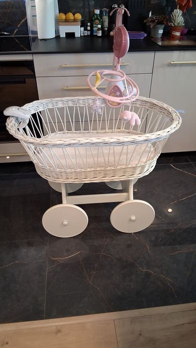 Kosz Mojżesza +dobry materac + karuzela +dodatki