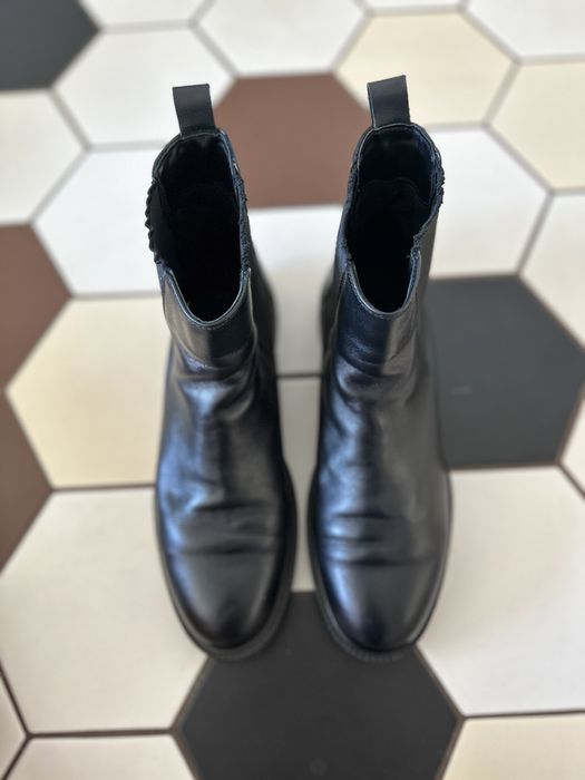 Чорні шкіряні черевики