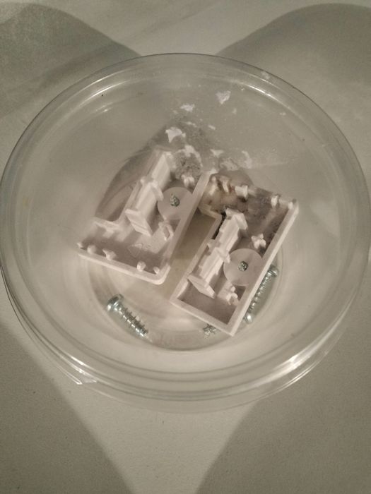 Łącznik uniwersalny z półką