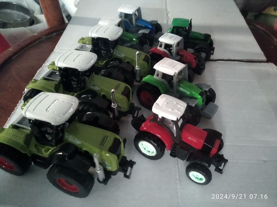 Трактори металеві модель1:87