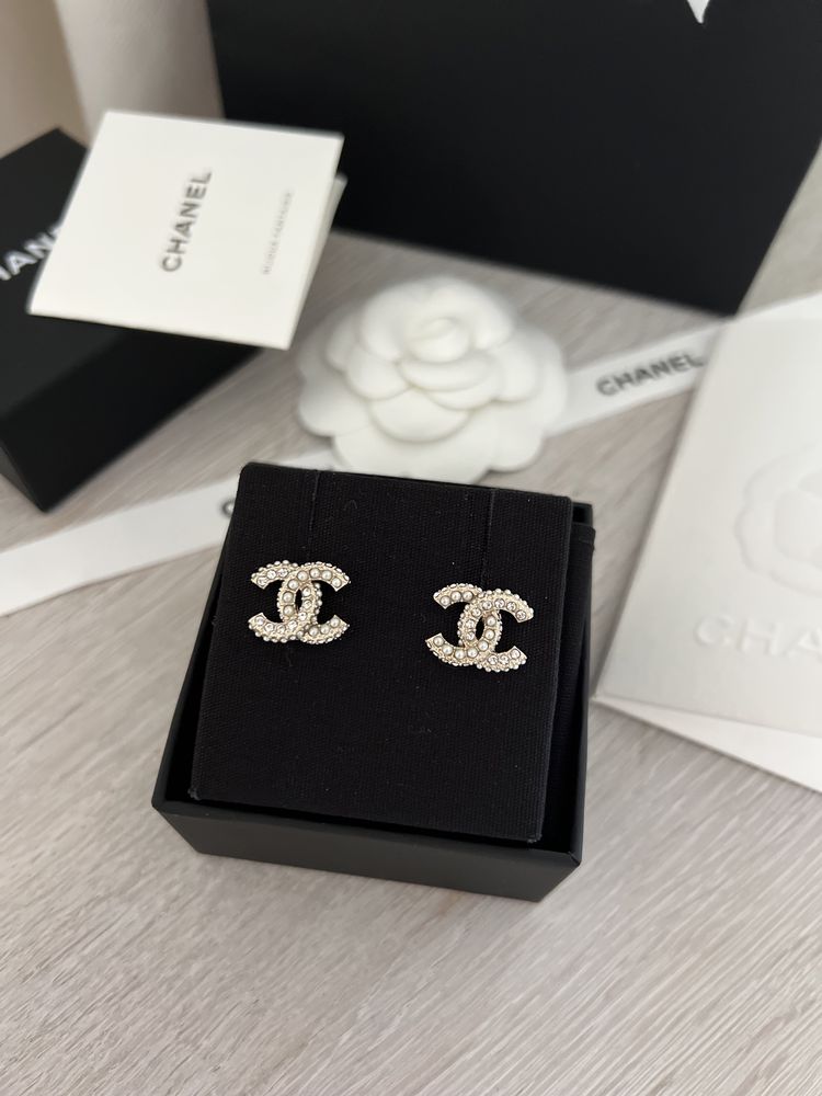 Kolczyki chanel mini zlote klasyczne eleganckie z perełkami i kryształ