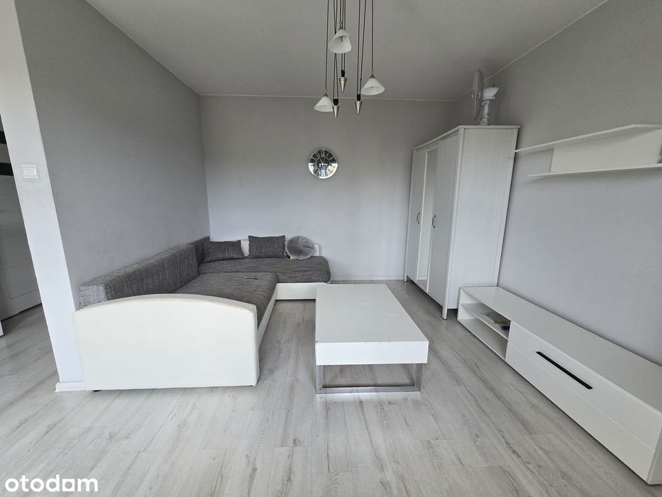 Przytulna kawalerka z balkonem - umeblowana