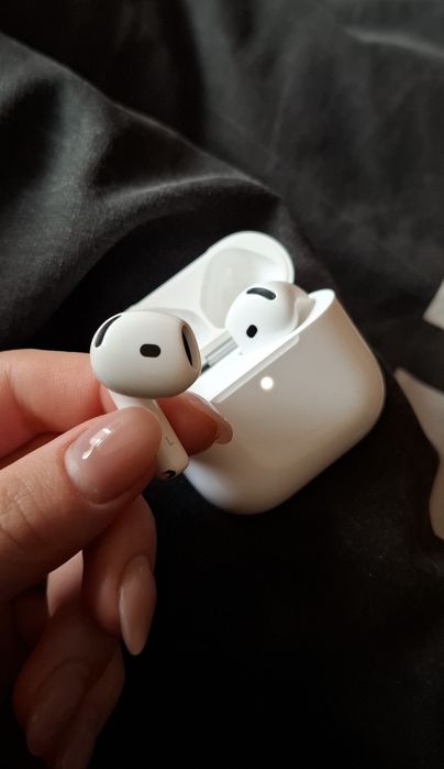 Наушники вкладыши беспроводные TWS Apple AirPods 4
Бездрот