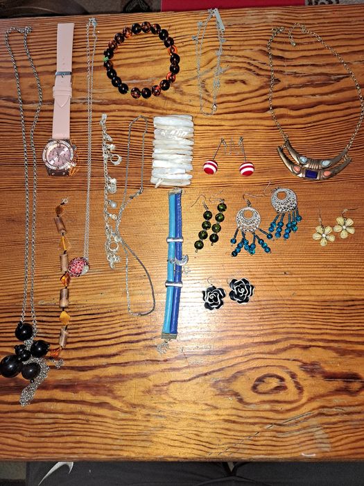 Mix biżuterii 16 szt