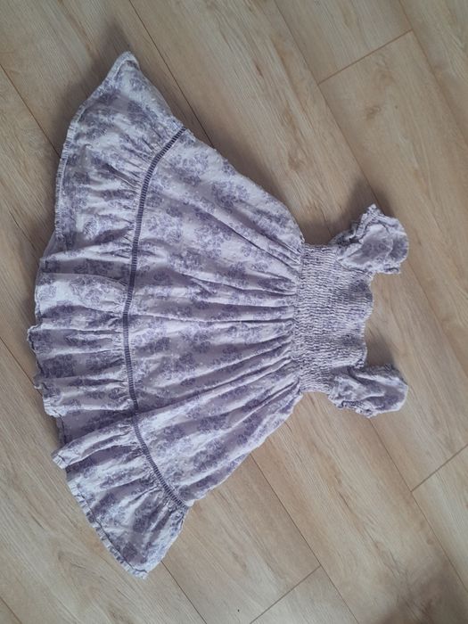 Liliowa sukienka marszczona r.110