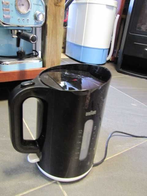 Czajnik elektryczny Braun WK1100BK 1,7l 2200W