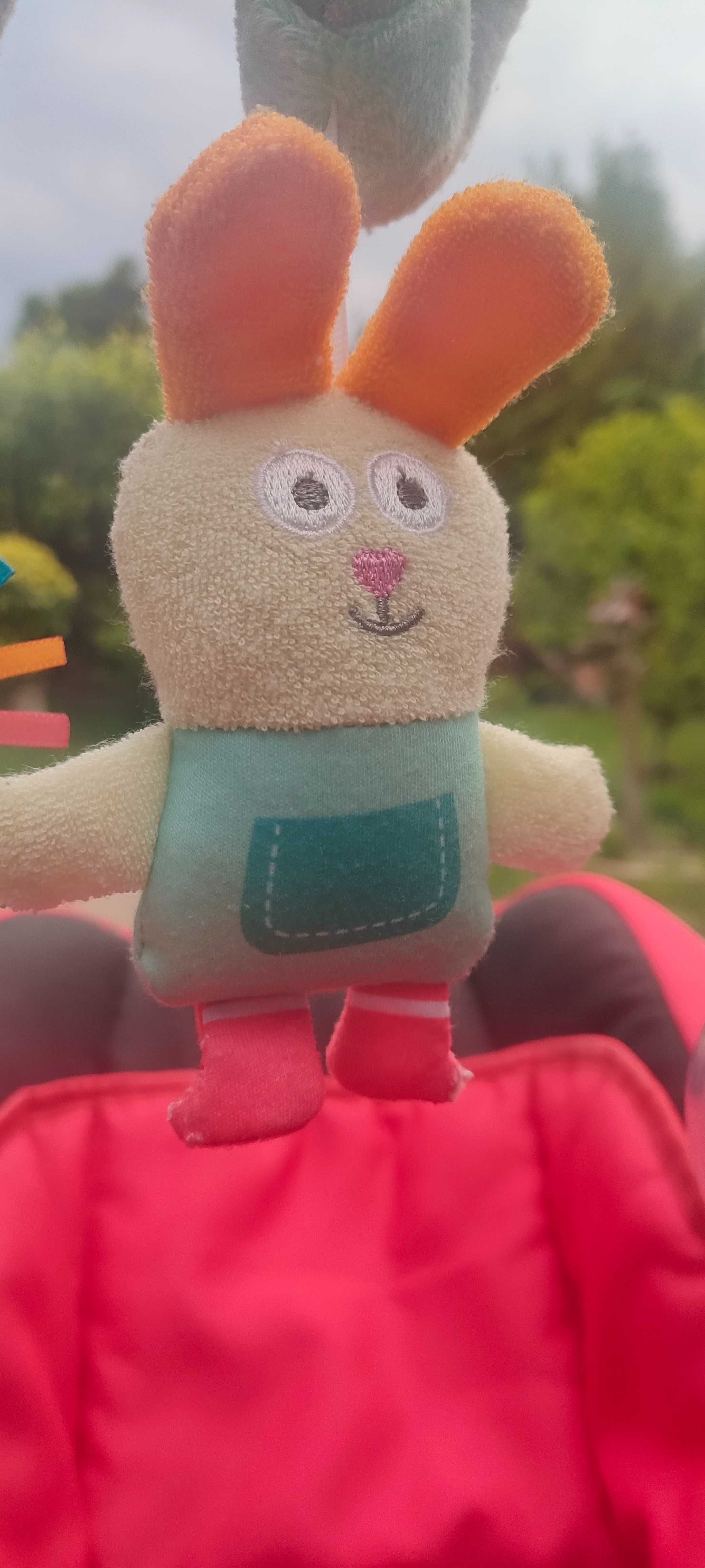 nosidełko Karwala z zawieszką Taf Toys