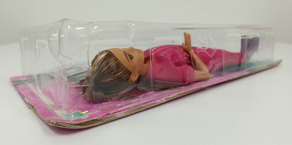 Mattel Barbie lalka brunetka w różowym kombinezonie akcesoria HPL76