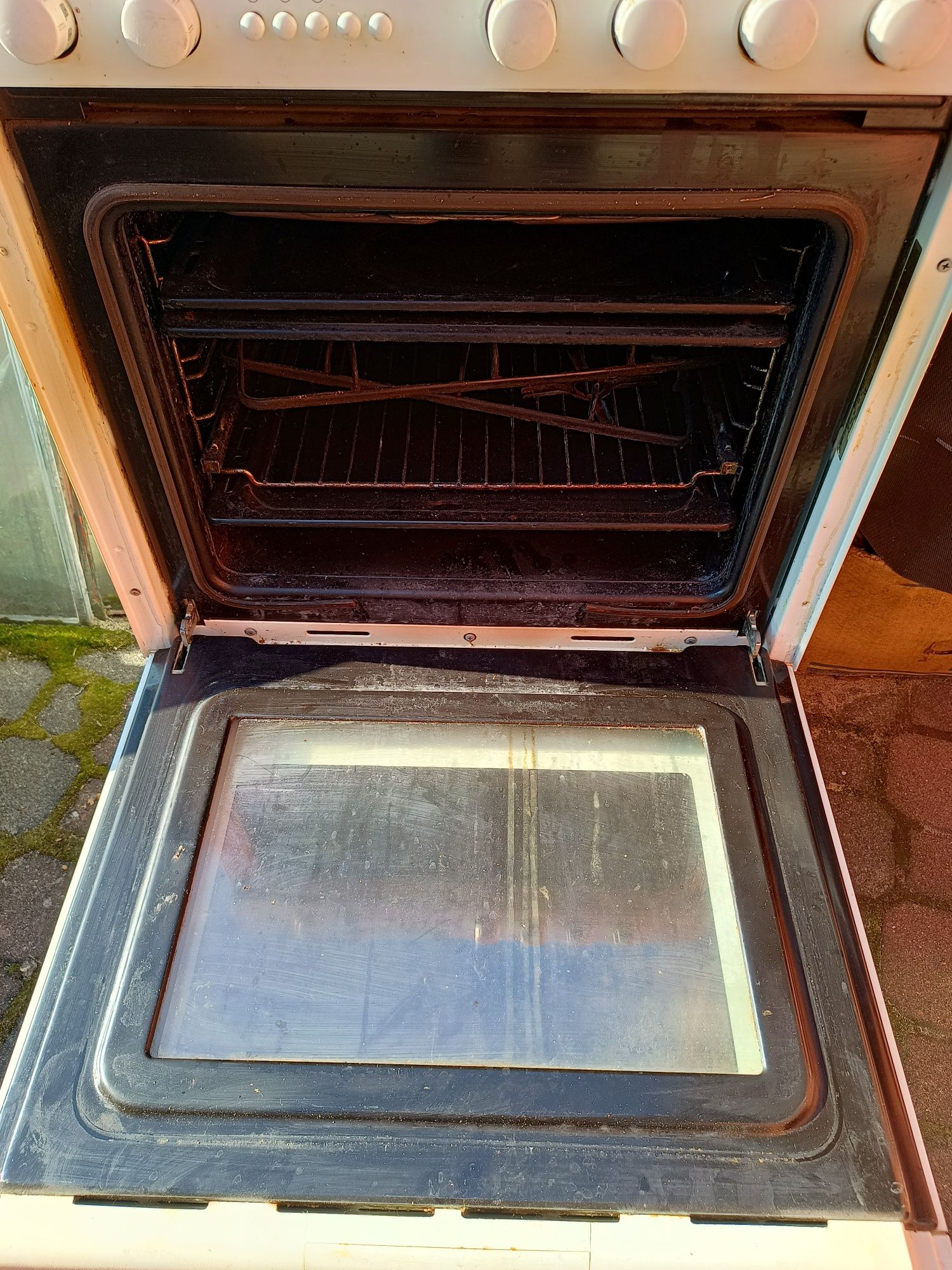 Piekarnik z płytą elektryczną whirlpool i szafka do wyczyszczenia