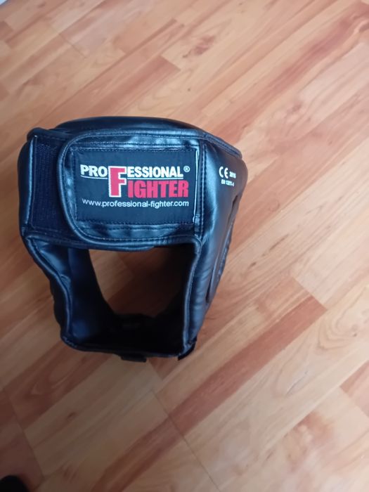 Kask bokserski z kratką boks kickboxing