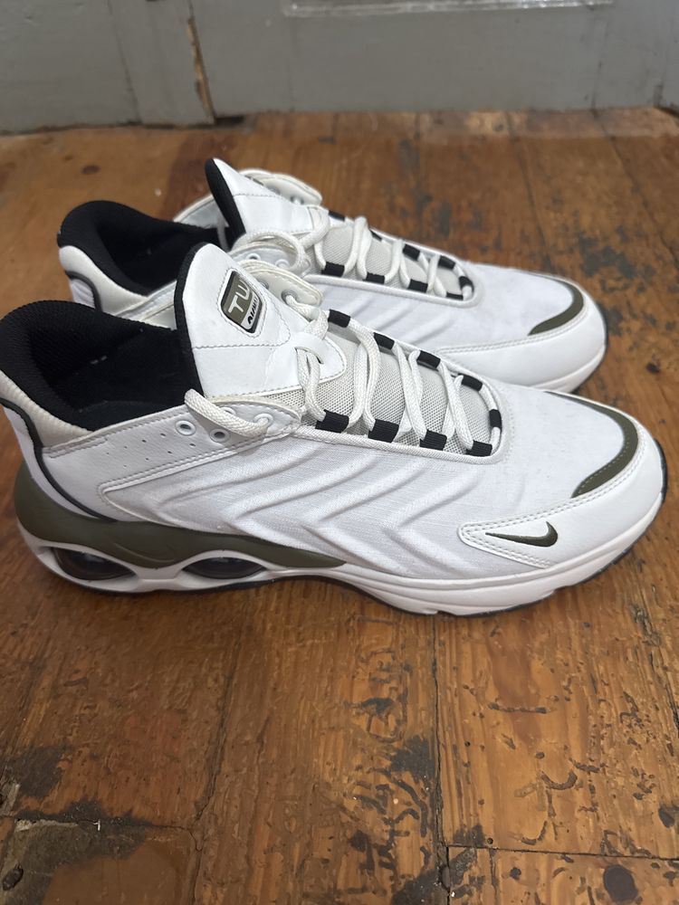 Estou vendendo sapatilhas Nike Air Max Tw , novas e de excelente preço