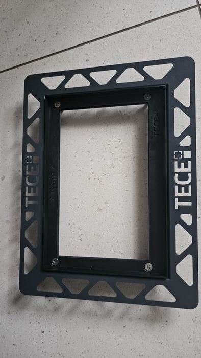 TECE ramka montarzowa i dystanowa do przycislu do WC