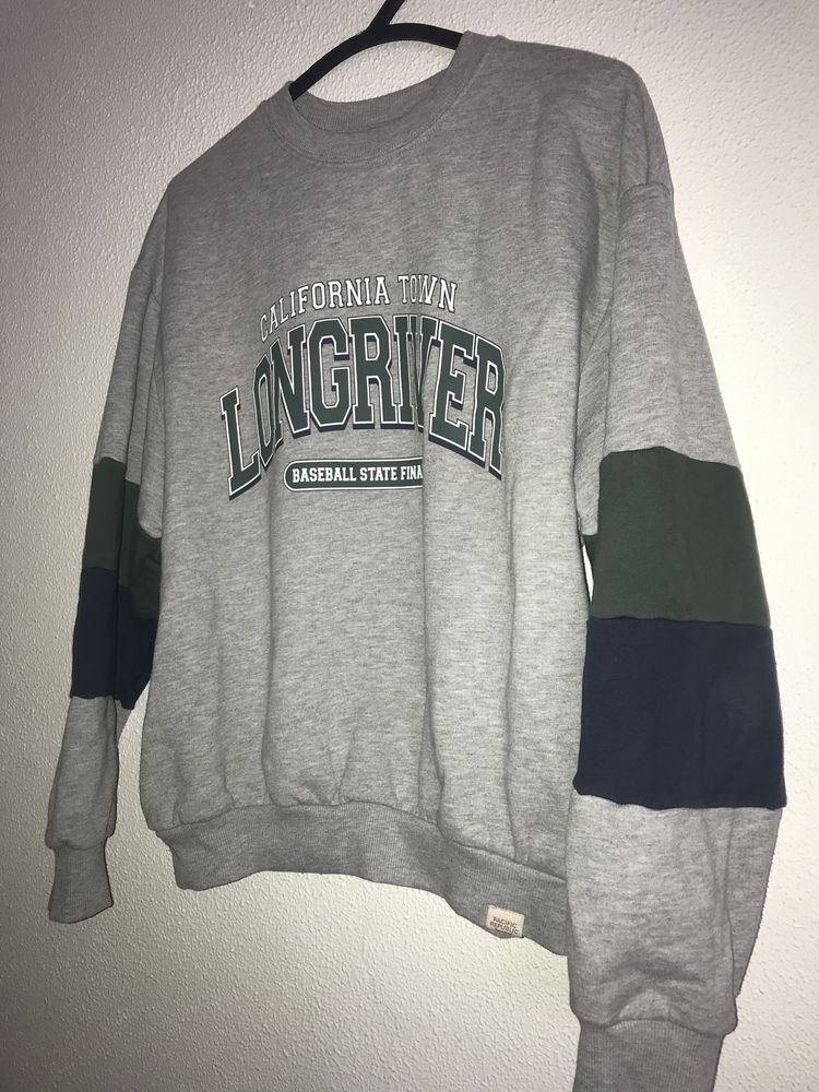 sweat bershka M ; pull and bear XS