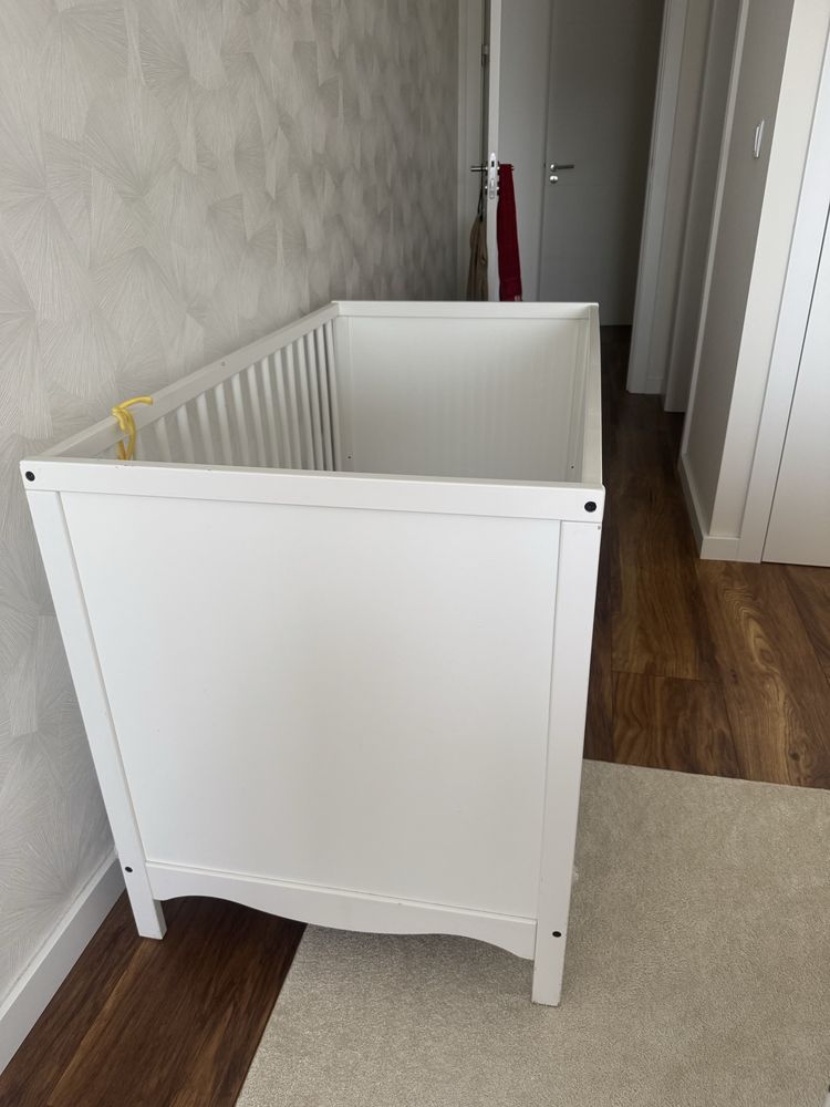 Berço IKEA em ótimo estado + colchão > Pronto para uma nova família!